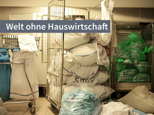Immanuel Albertinen Diakonie | Nachrichten | (K)eine Welt ohne Hauswirtschaft | Welttag der Hauswirtschaft |Immanuel Dienstleistungen | Schmutzige Wäschestapel